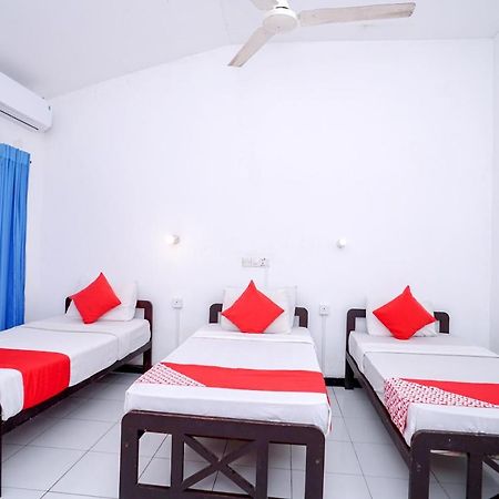 Oyo 384 Dilena Beach Resort Unawatuna Exterior foto