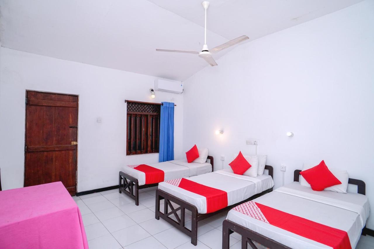 Oyo 384 Dilena Beach Resort Unawatuna Quarto foto